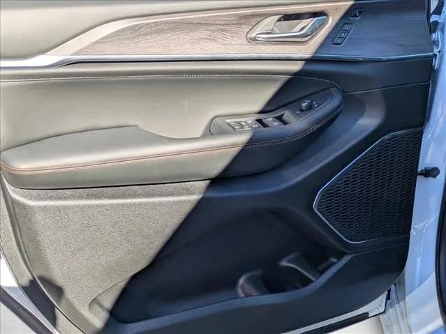 2025 Jeep Grand Cherokee Overland 4x4