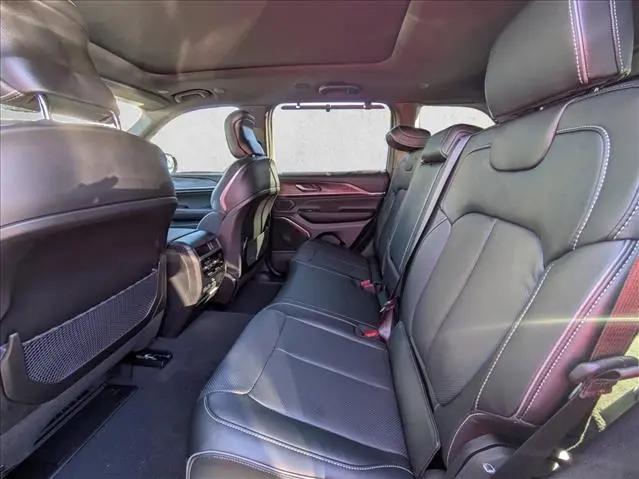 2025 Jeep Grand Cherokee Overland 4x4