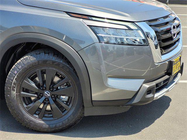 2023 Nissan Pathfinder SL 4WD