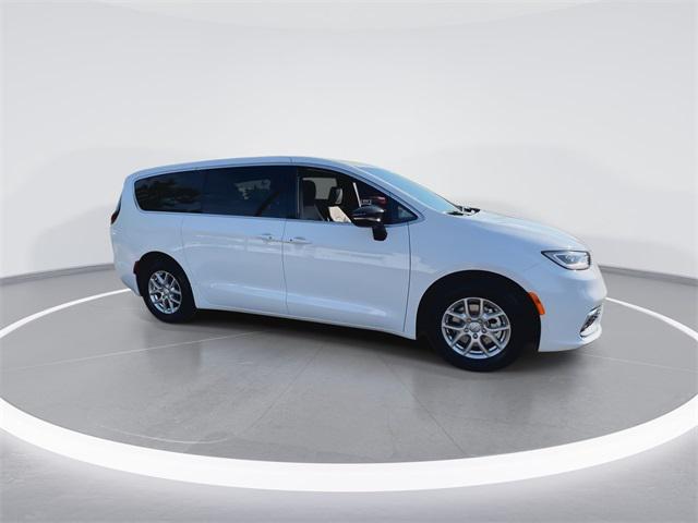 2025 Chrysler Pacifica PACIFICA SELECT