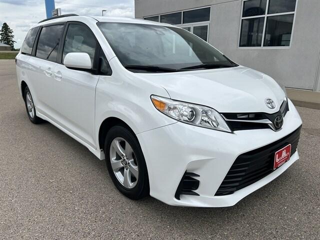2018 Toyota Sienna LE 8 Passenger