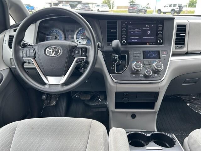 2018 Toyota Sienna LE 8 Passenger