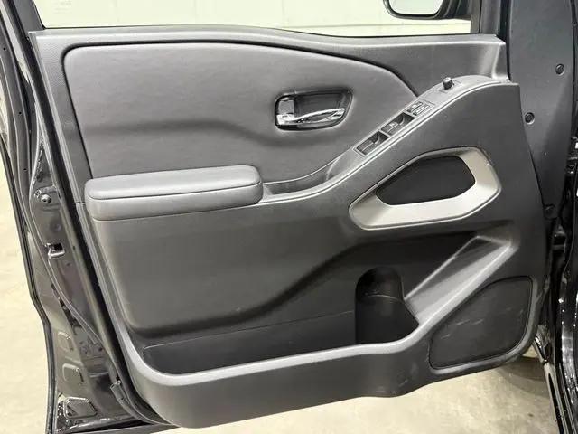 2023 Nissan Frontier Crew Cab SV 4x4