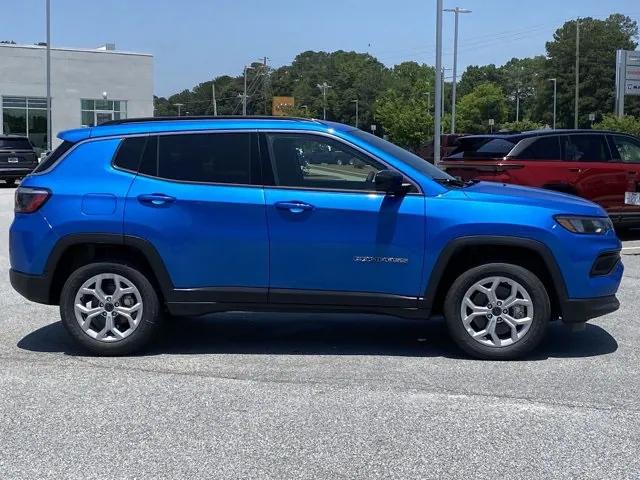 2025 Jeep Compass COMPASS LATITUDE 4X4