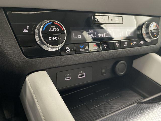2025 Mitsubishi Outlander PHEV PLATINUM EDITION S-AWC