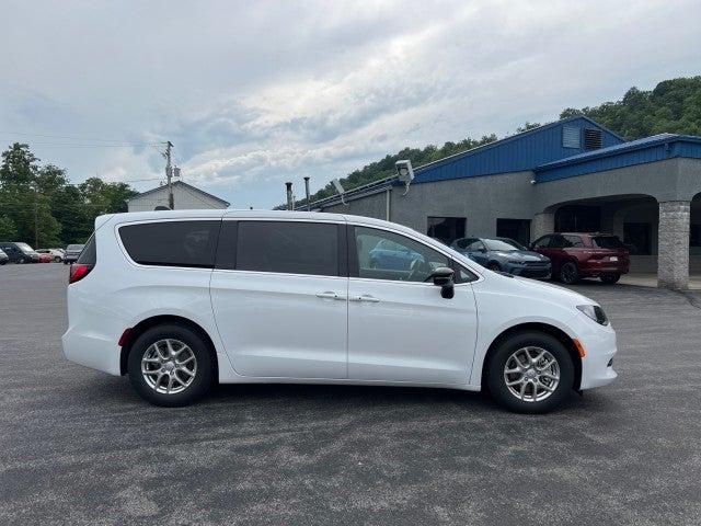 2025 Chrysler Voyager VOYAGER LX