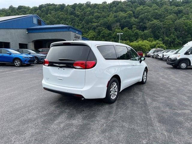 2025 Chrysler Voyager VOYAGER LX