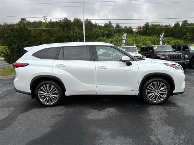 2022 Toyota Highlander Hybrid Platinum