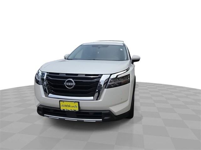 2024 Nissan Pathfinder SL FWD