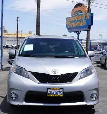 2012 Toyota Sienna SE 8 Passenger for sale in Bakersfield, CA