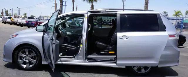 2012 Toyota Sienna SE 8 Passenger