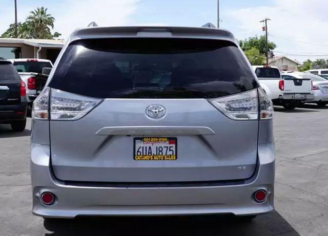 2012 Toyota Sienna SE 8 Passenger