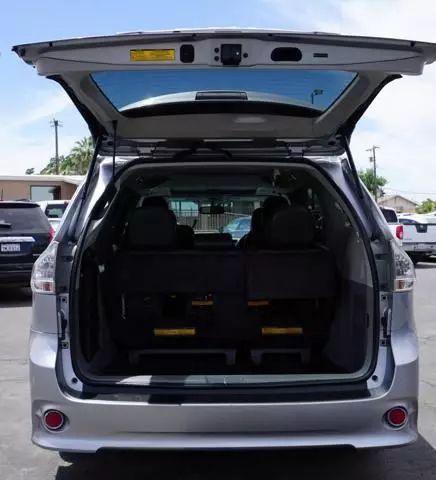 2012 Toyota Sienna SE 8 Passenger