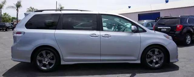 2012 Toyota Sienna SE 8 Passenger