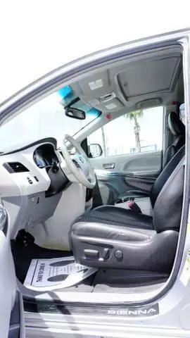 2012 Toyota Sienna SE 8 Passenger