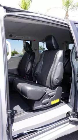 2012 Toyota Sienna SE 8 Passenger