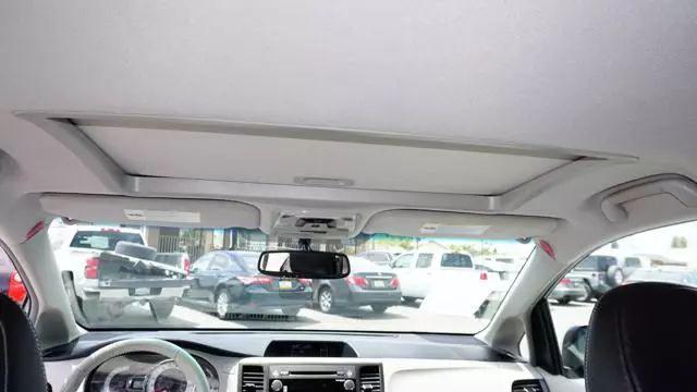 2012 Toyota Sienna SE 8 Passenger