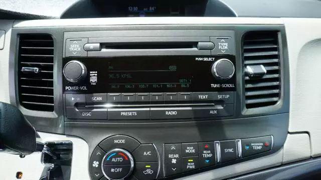 2012 Toyota Sienna SE 8 Passenger
