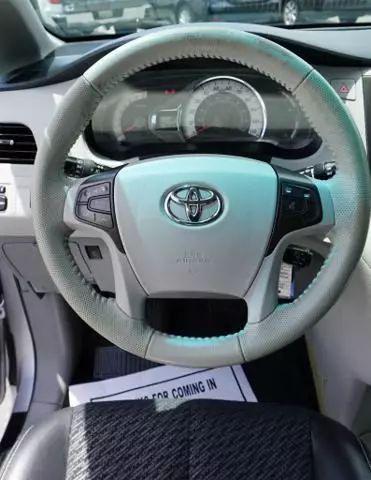 2012 Toyota Sienna SE 8 Passenger