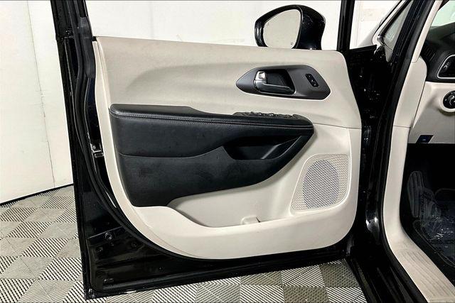 Used 2022 Chrysler Pacifica For Sale in Olive Branch, MS