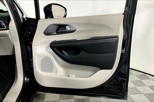 Used 2022 Chrysler Pacifica For Sale in Olive Branch, MS