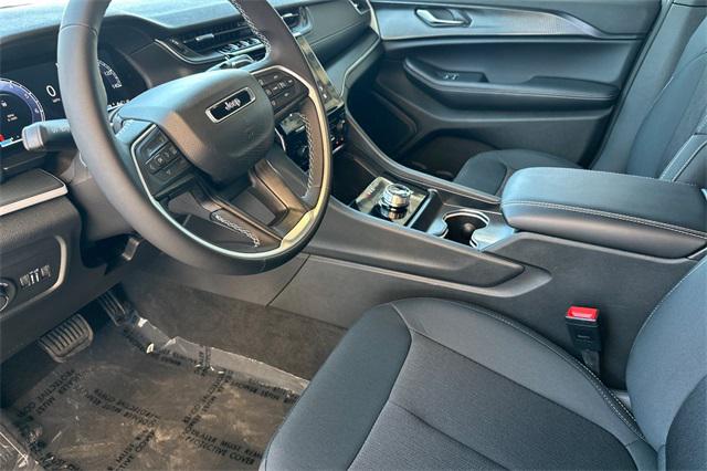 2025 Jeep Grand Cherokee GRAND CHEROKEE LAREDO X 4X2