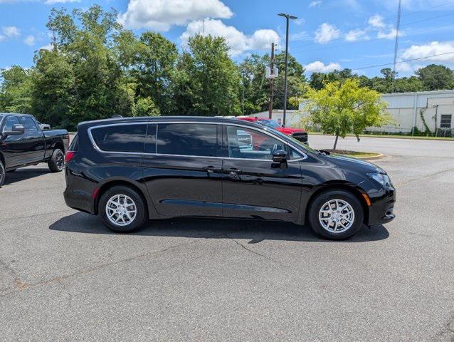2025 Chrysler Voyager VOYAGER LX