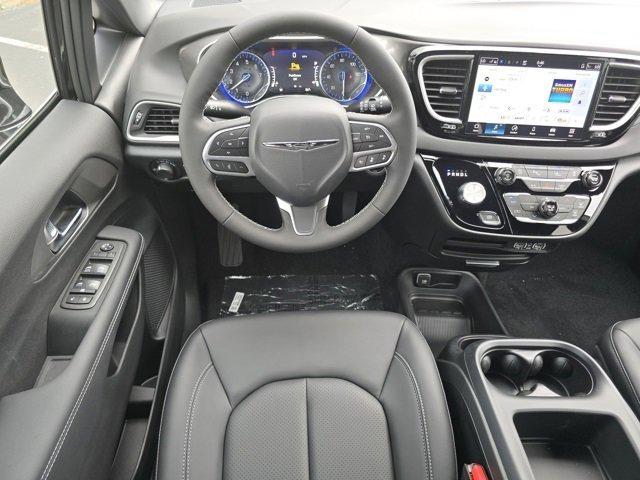 2025 Chrysler Voyager VOYAGER LX