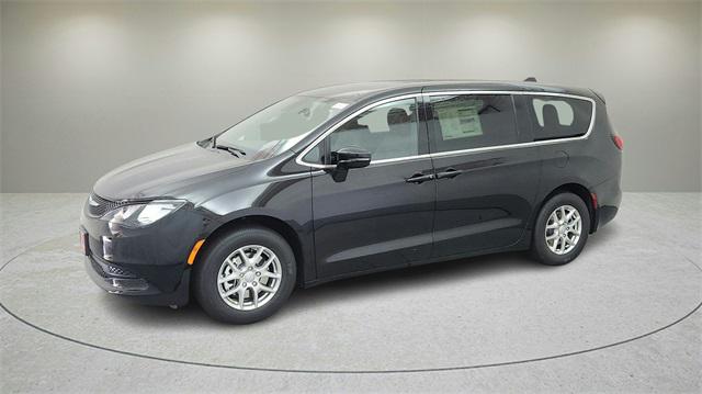 2025 Chrysler Voyager VOYAGER LX