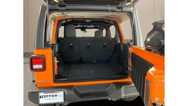 2025 Jeep Wrangler 4-Door Summit 4x4