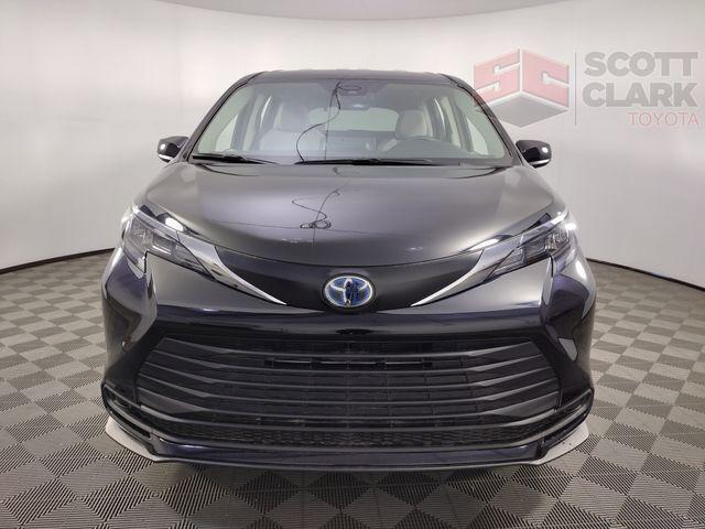 2024 Toyota Sienna LE