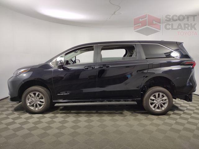 2024 Toyota Sienna LE