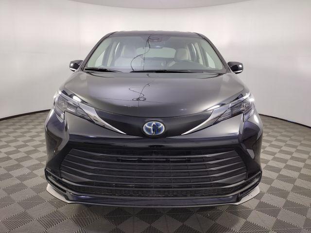 2024 Toyota Sienna LE