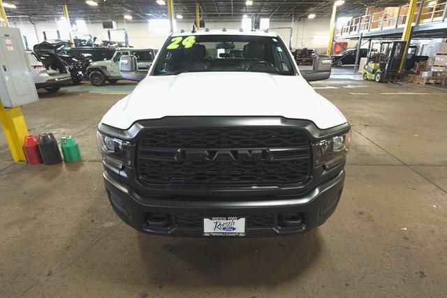 2024 RAM 3500 Tradesman Crew Cab 4x4 8 Box