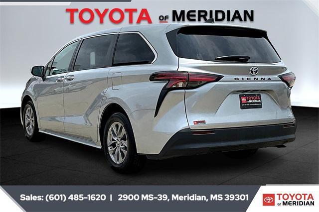 2022 Toyota Sienna LE