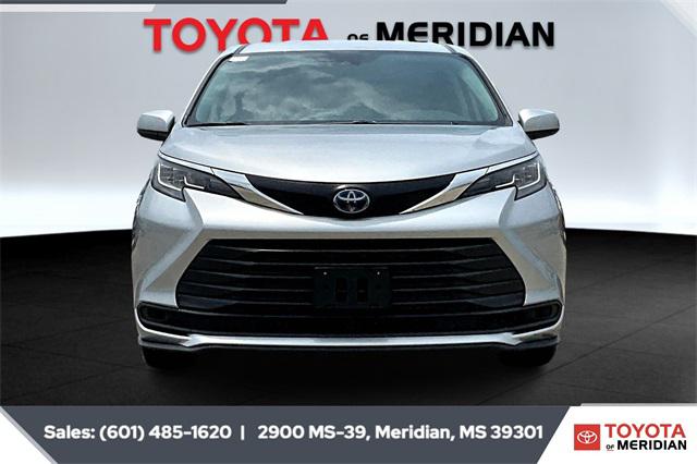 2022 Toyota Sienna LE