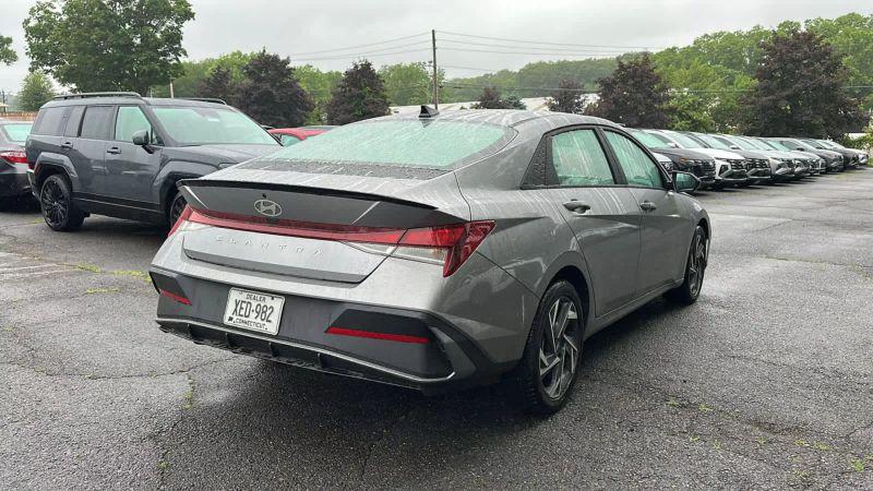 2025 Hyundai Elantra SEL Sport