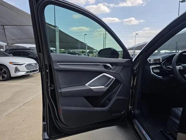 2025 Audi Q3 Premium 45 TFSI S line quattro Tiptronic