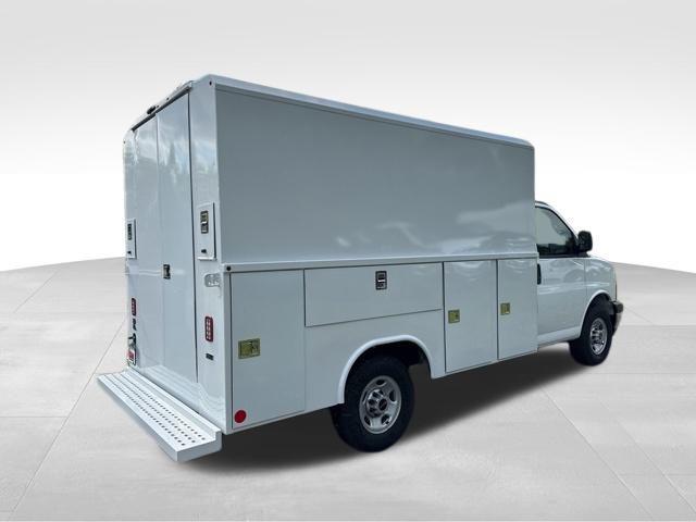 2025 GMC Savana Cutaway Work Van