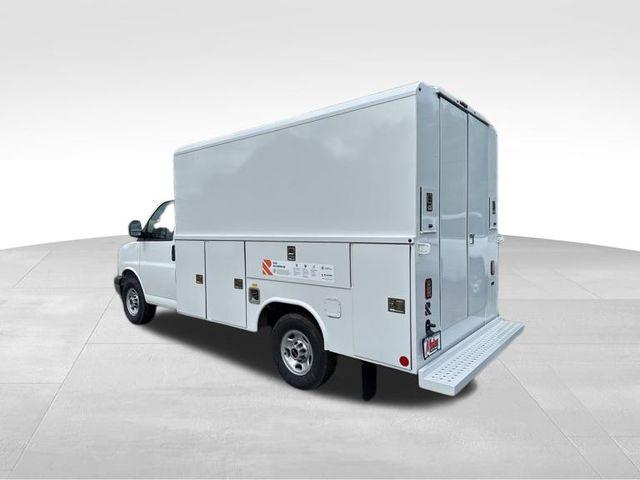2025 GMC Savana Cutaway Work Van