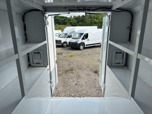 2025 GMC Savana Cutaway Work Van