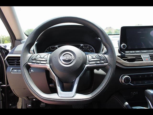2023 Nissan Altima SV FWD