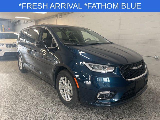 2025 Chrysler Pacifica PACIFICA SELECT