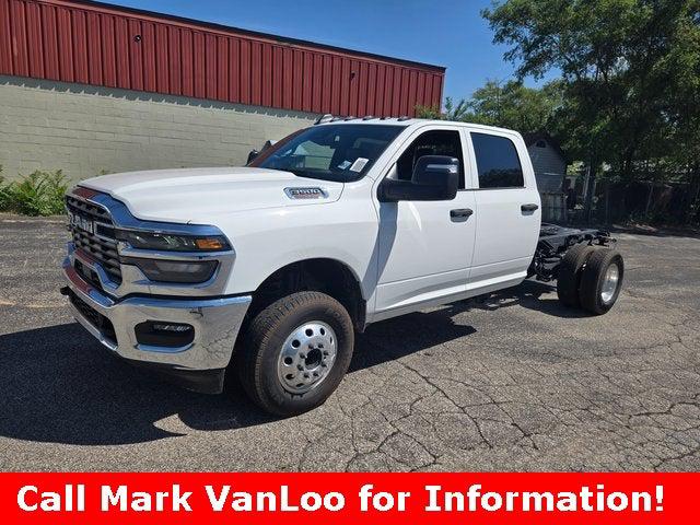 2025 RAM Ram 3500 Chassis Cab RAM 3500 TRADESMAN CREW CAB CHASSIS 4X4 60 CA 2025 RAM Ram 3500 Chassis Cab RAM 3500 TRADESMAN CREW CAB CHASSIS 4X4 60 CA