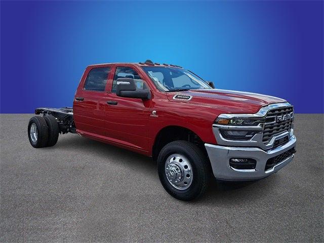 2025 RAM Ram 3500 Chassis Cab RAM 3500 TRADESMAN CREW CAB CHASSIS 4X4 60 CA