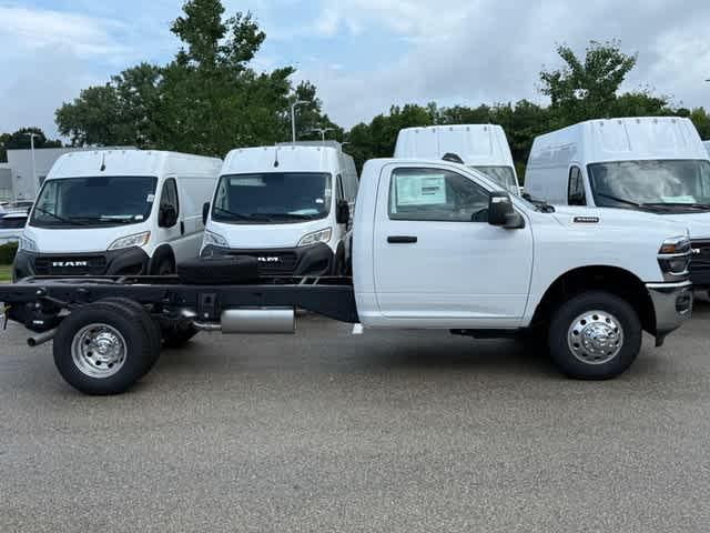 2025 RAM Ram 3500 Chassis Cab RAM 3500 TRADESMAN CHASSIS REGULAR CAB 4X4 84 CA 2025 RAM Ram 3500 Chassis Cab RAM 3500 TRADESMAN CHASSIS REGULAR CAB 4X4 84 CA
