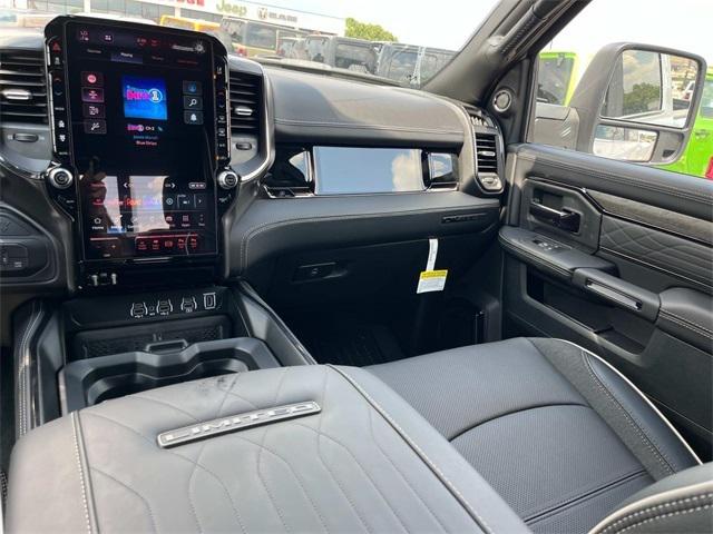 2025 RAM Ram 3500 RAM 3500 LIMITED CREW CAB 4X4 8 BOX