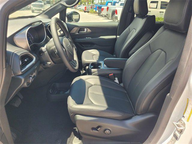 2025 Chrysler Pacifica PACIFICA SELECT