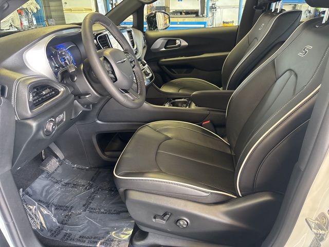 2025 Chrysler Pacifica PACIFICA LIMITED