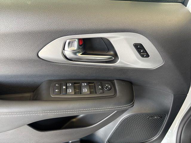 2025 Chrysler Pacifica PACIFICA LIMITED